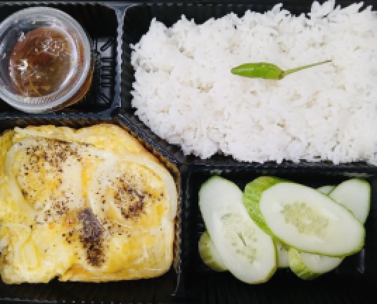 Cơm trứng chiên hành tây