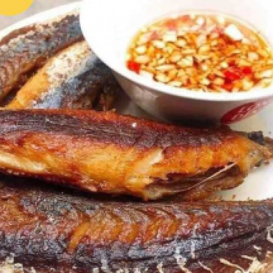 Cá nục chiên giòn