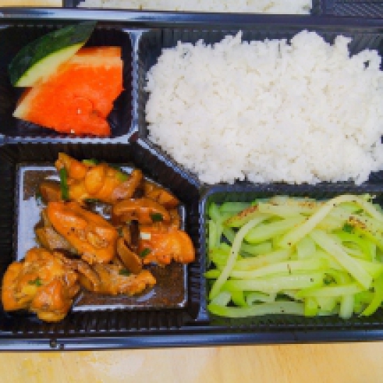 Gà xào nấm đông cô