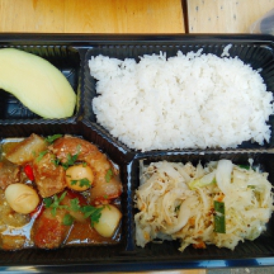 Thịt kho trứng cút 